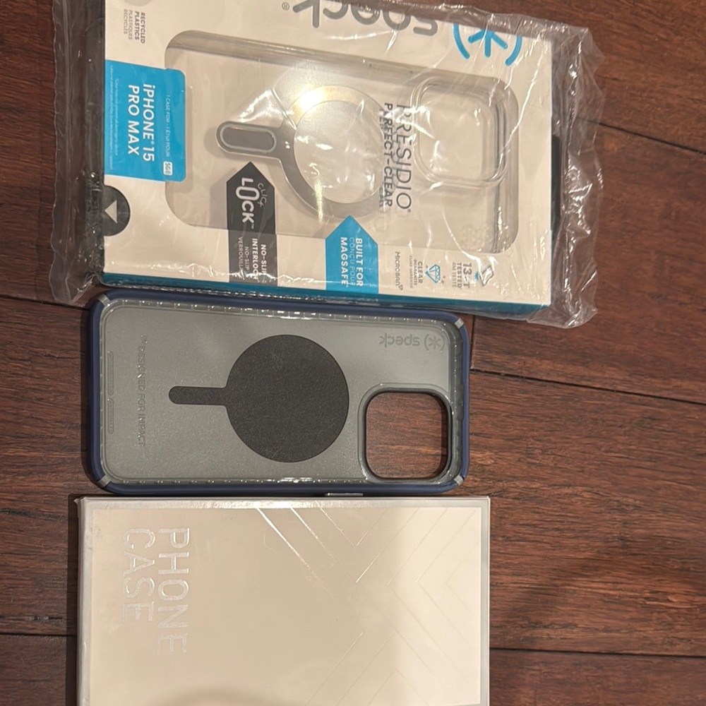 2 Speck Presidio Clear Case, 1 blue, 1 red2fire clear iPhone 15 Pro Max 4 total